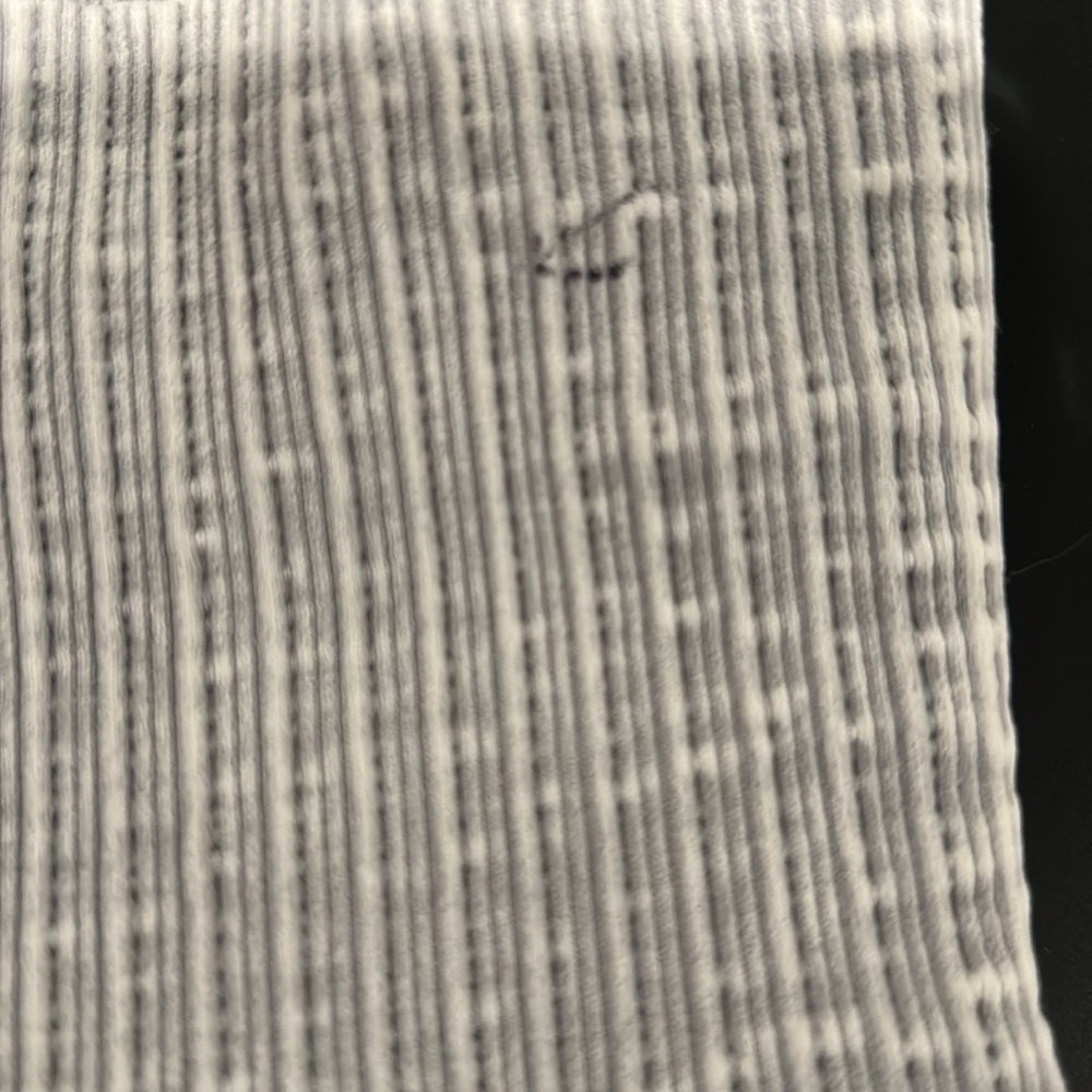 85-FPMovement High-Rise 7/8 Good Karma 2-Pocket Leggings has imperfection - Picture 4 of 6
